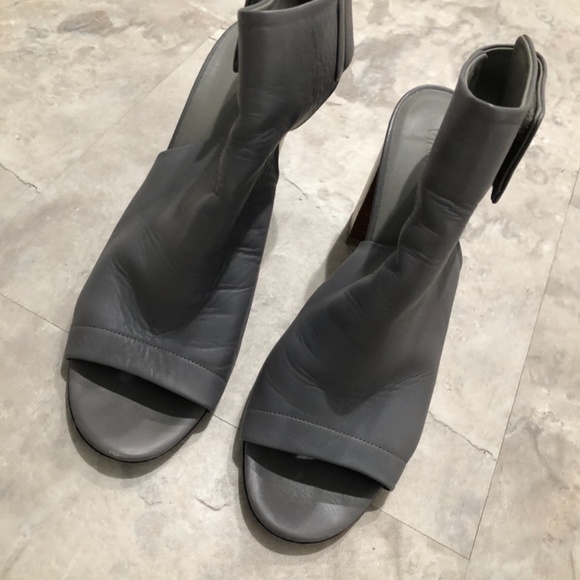 Vince Camuto gray wrap around ankle chunky heels - Picture 7 of 7